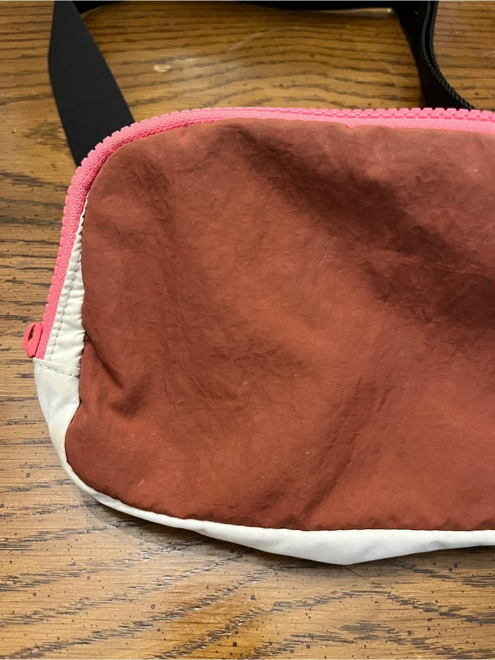 Lululemon Everywhere Belt bag in dark terracotta